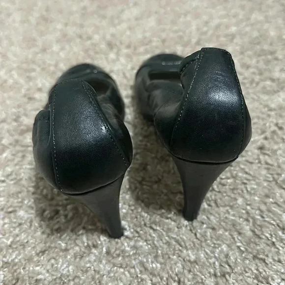 Chanel - Picture 5 of 8